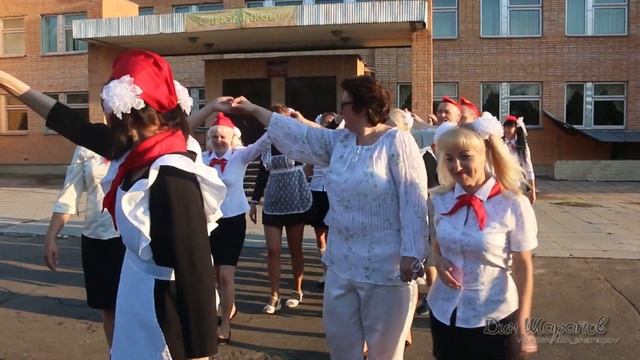 Наше детство (Сюрприз на выпускной 2016 от родителей) смотреть онлайн