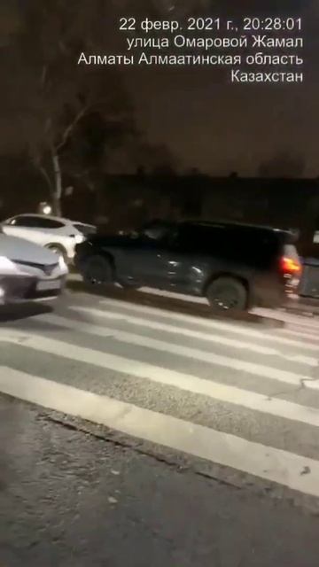 22.02.2021 Алматы Омарова на против дома Достык 250 не пропустил пешехода смотреть онлайн