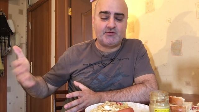 Как я съел таракана. Сосисы с макаронами. Жру.ру#112 смотреть онлайн