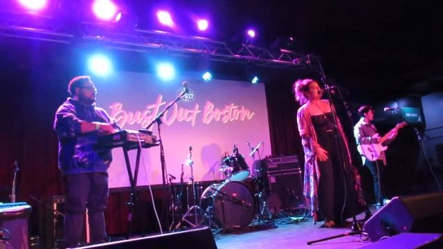 Genie Santiago "Spirit Party" смотреть онлайн