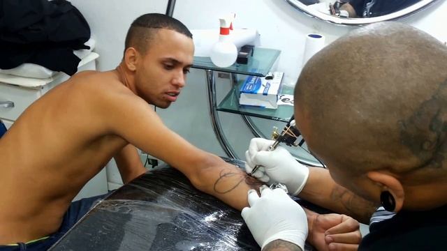 ô tio, parece que tá rasgando o osso.... смотреть онлайн