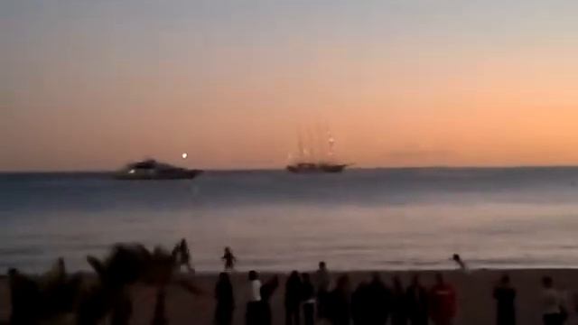 Вечер, набережная Cannes смотреть онлайн