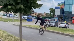 КАТАЮСЬ в НЕОБЫЧНЫХ МЕСТАХ | ТРЮКИ НА БМХ