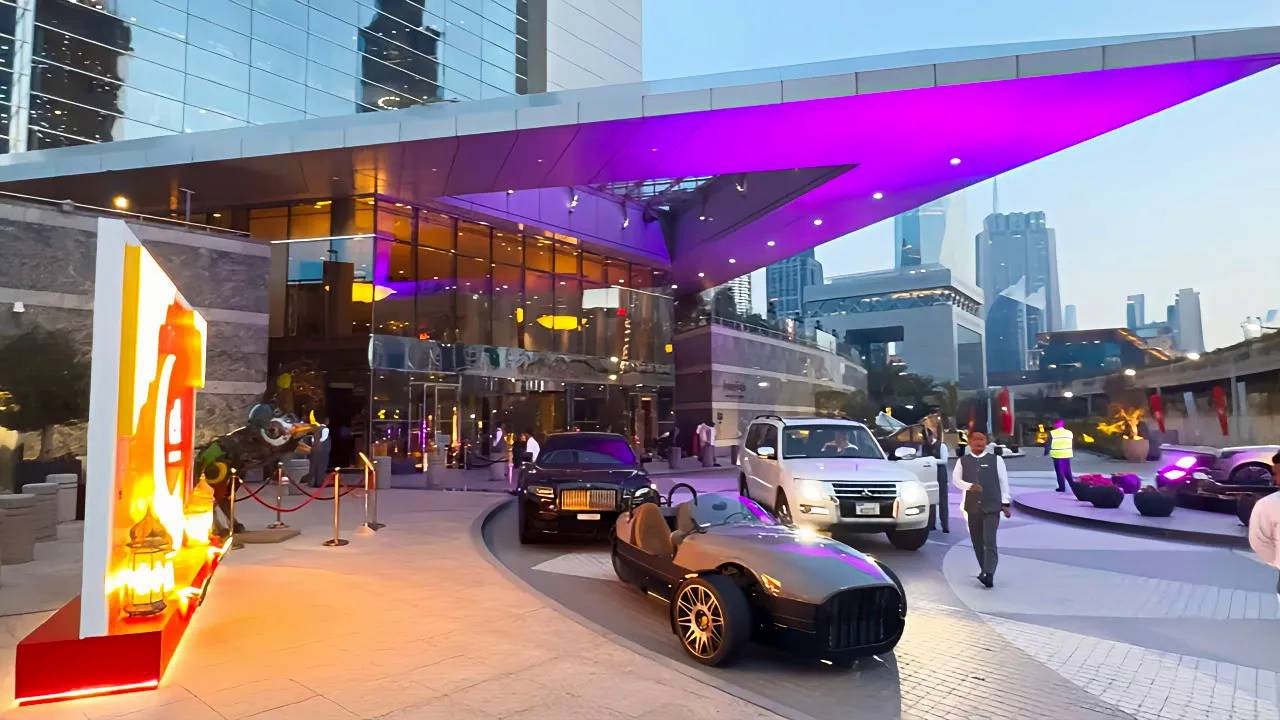 Dubai Jumeirah Emirates Towers Hotel, Presidential Suite, Directly Connected To Museum Of The Future