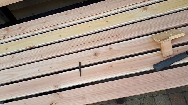 Project Tuinbank deel 5 - beitsen en planken monteren смотреть онлайн