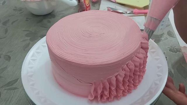 BOLO DE CHANTILY BABADO VERTICAL/ BICOS 124/32 E 352 MARCA WILTON смотреть онлайн