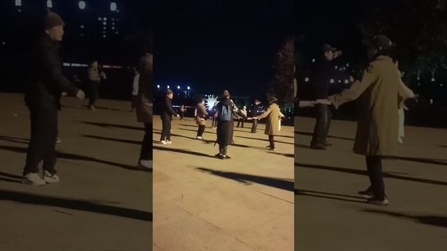 танцы на площади. Хуньчунь