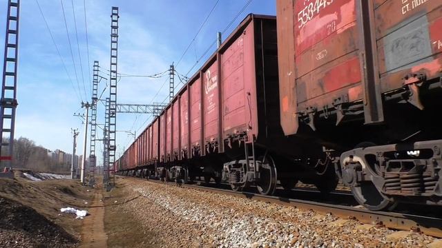 "Следует по путям МЦД-4!" Тепловоз 2М62У-0200 с небольшим грузовым поездом смотреть онлайн