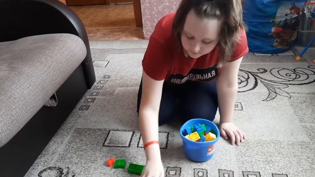 Яна и Мирон играют с лего / lego hands Видео для детей смотреть онлайн