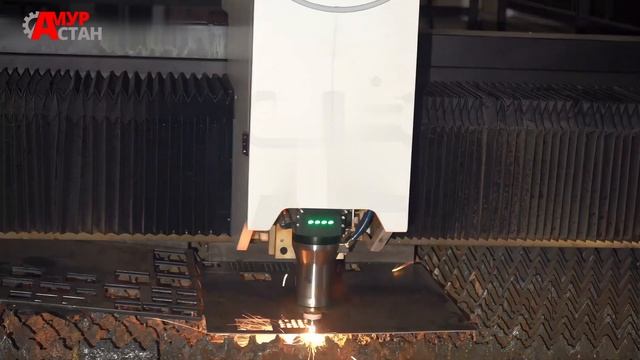 Лазерный станок 12кВт режет сталь 3 мм. смотреть онлайн