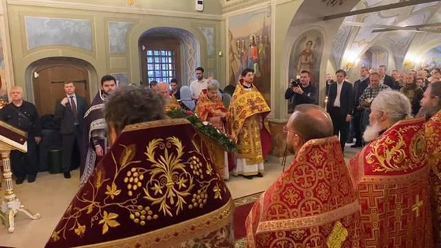 Архиерейская Божественная Литургия смотреть онлайн
