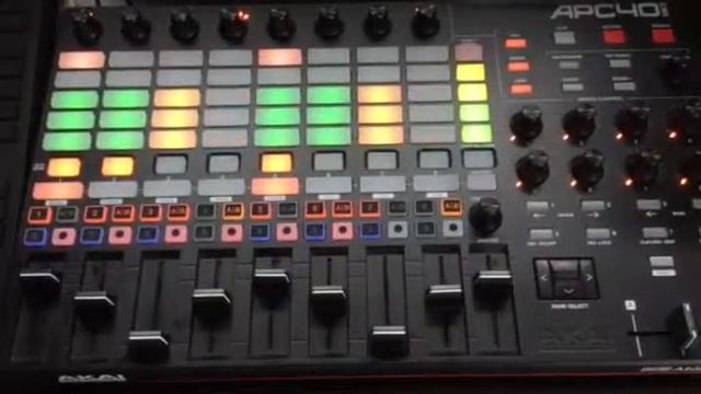 AKAI APC 40 MK2 / TRAKTOR PRO 2 смотреть онлайн