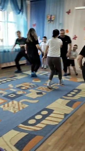 Спортивное развлечение "Мама, па, я - спортивная семья" ДОУ 26 Ангарск смотреть онлайн