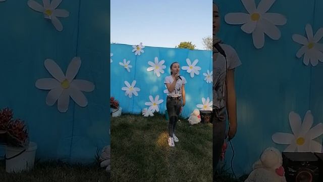 Настя поёт для папы