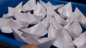 я сделал очень много корабликов из бумаги и запустил их в воде !