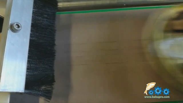 этикеровочная машина с ориентатором ключа/labeling machine with key orientator смотреть онлайн