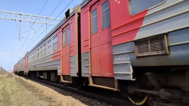Электропоезд ЭД4М-0366 едет из Петушков в Москву. Станция Орехово-Зуево смотреть онлайн
