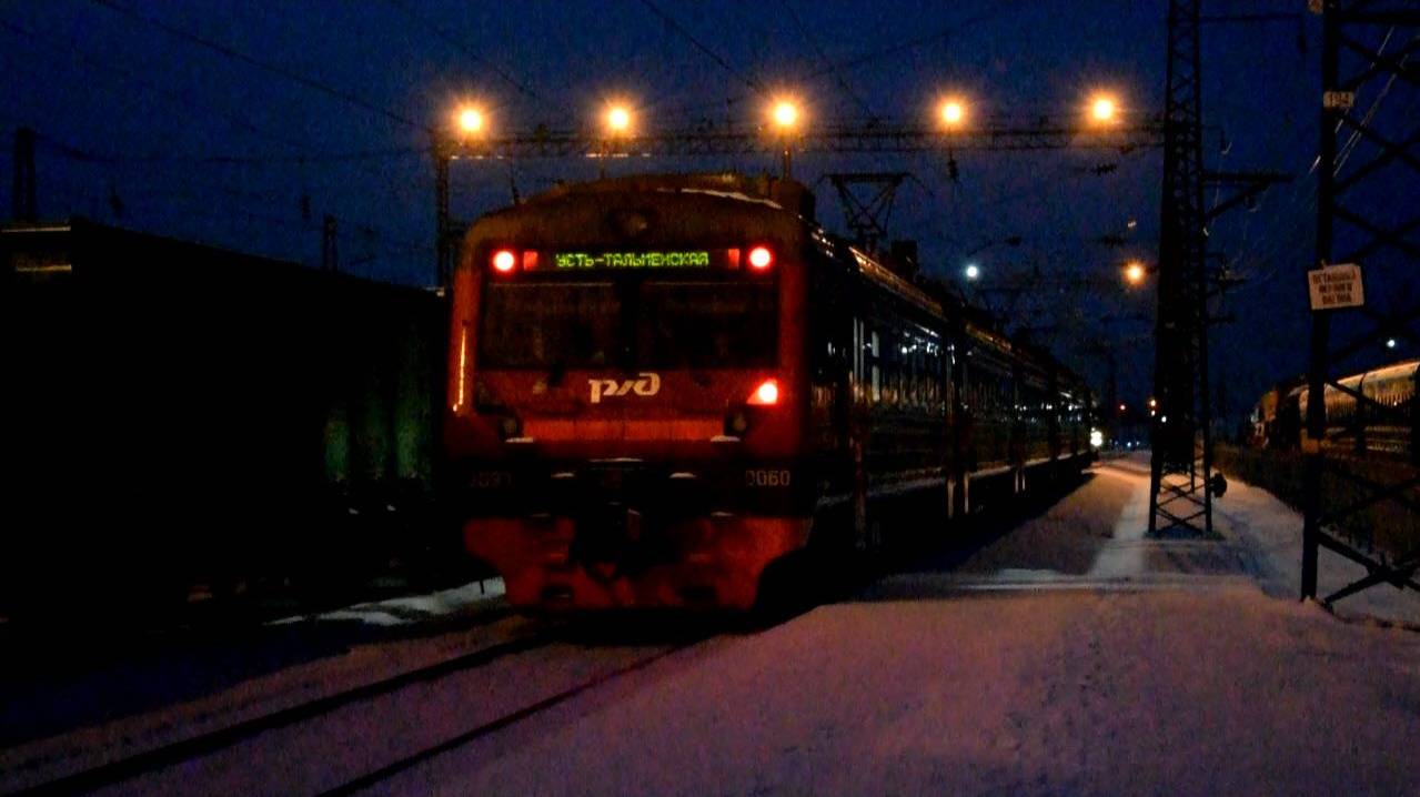 Электропоезд ЭД9Э-0060. Отправление. смотреть онлайн