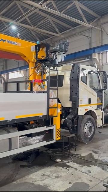 Бортовой FAW 4х2 с КМУ Soosan SCS736, длина платформы 7,2 метра смотреть онлайн