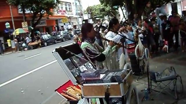 YAWAR HUAUQUI EM SALVADOR PRAÇA DO CAMPO GRANDE смотреть онлайн