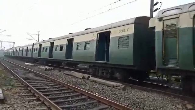 12 COACH OLD CONVENTIONAL EMU DECELERATES WHILE ARRIVING SODPUR смотреть онлайн