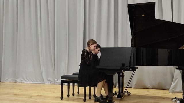 Медведовский "Вместо диксиленда".Исп. Тютина Татьяна, Мурзина Мария смотреть онлайн