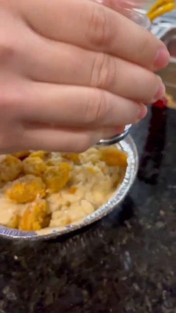 Y’all rockin with chicken parm mac and cheese⁉️ #macandcheese #foodie #chickenparm #cheesy #cheese смотреть онлайн