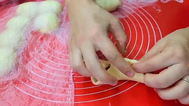 ПОЛОЖИТЕ ТЕСТО В КИПЯЩУЮ ВОДУ И РЕЗУЛЬТАТ ВАС УДИВИТ!Я БОЛЬШЕ НЕ ПОКУПАЮ В МАГАЗИНЕ! смотреть онлайн