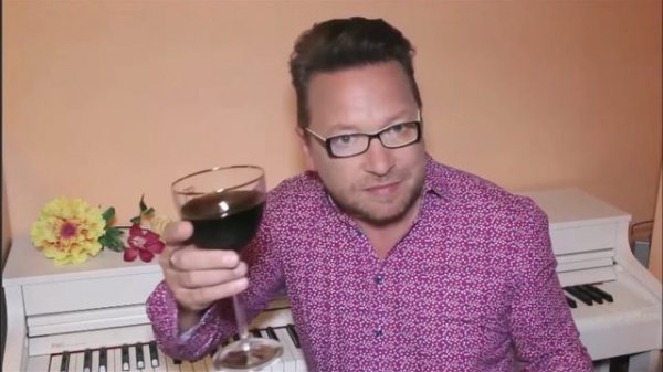 Владимир Глазунов читает стихи Владислава Туманова...