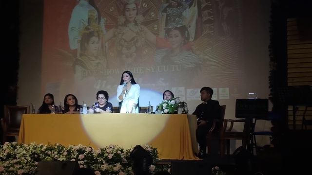 Ngọc Huyền chia sẻ về việc Vũ Linh không tham gia live show của mình смотреть онлайн