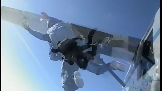 Mehul LK Sky Diving - Lake Elsinore - CA, USA смотреть онлайн