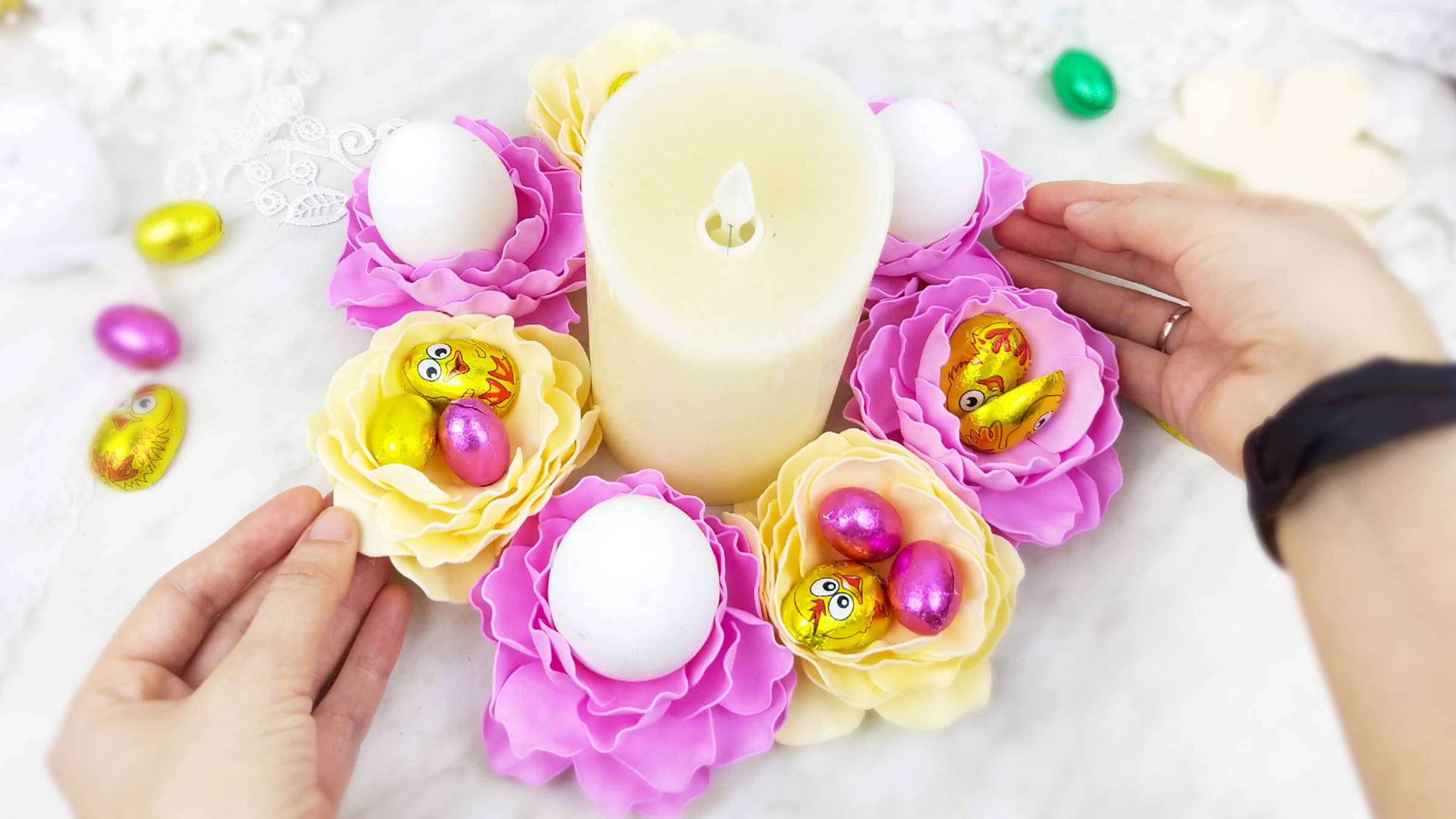 Красивый и простой пасхальный декор своими руками. Пасхальный венок-подставка для яиц. Фоамиран смотреть онлайн