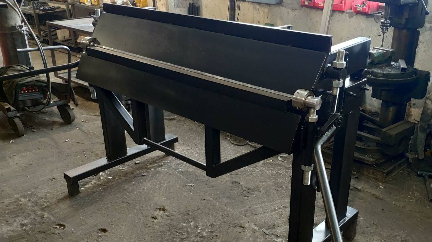 Листогиб ЛПЦ-1300. Мощный гибочный станок.