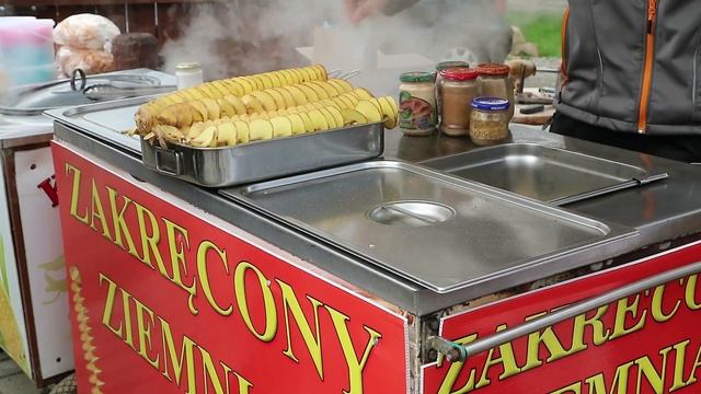 Street Food in Poland. Tornado potato. Zakopane | Закрученный картофель! | Zakręcony ziemniak смотреть онлайн