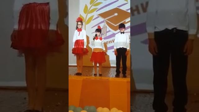 Учащиеся начальной школы на открытии консурса "Ученик года 2017" в гимназии №13 смотреть онлайн