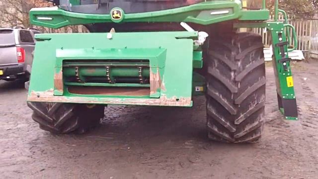 John Deere W330 Gen 2 Combine c/w 316R Header смотреть онлайн