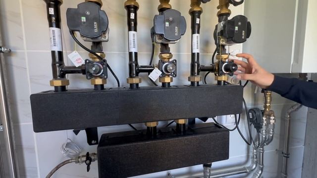 Насосная группа с трехходовым смесительным клапаном для регулировки температуры теплого пола смотреть онлайн