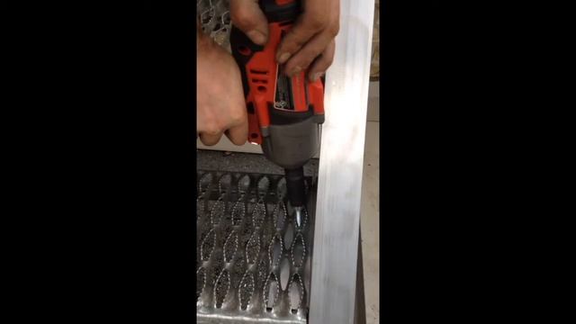 Milwaukee Fuel M18 2762-20 Impact Wrench with 3/8" Thread cutting bolt vs 1/4" thick Aluminium смотреть онлайн