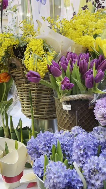 ВЕСЕНИЕ ЦВЕТЫ В ГУМЕ смотреть онлайн