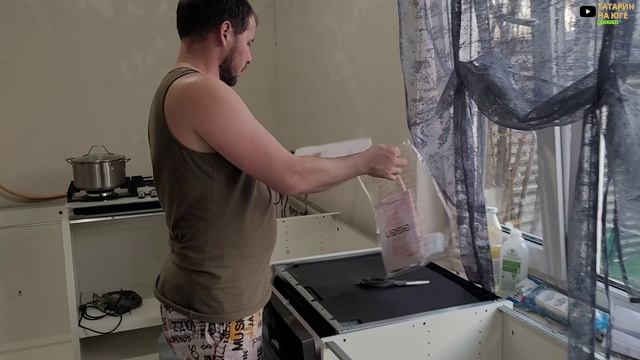 КУПИЛИ ДОМ НА ЮГЕ ПОЧЕМУ Я ПОМОГАЮ САШИ СБОРКА КУХНИ Я В ШОКЕ КУПИЛИ ПОСУДОМОЙКУ смотреть онлайн