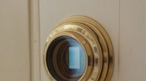 Как выбрать дверной глазок конструкция и особенности