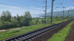 Поездка на озеро Байкал - вид из окна вагона поезда РЖД на участке "Большой Луг-Слюдянка"