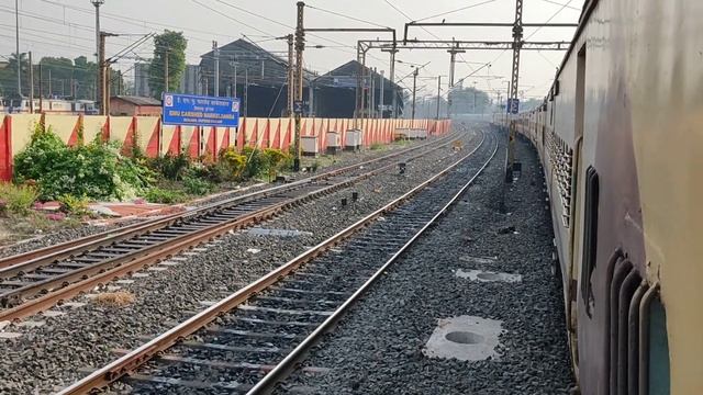 WAP 7 lead Maa Tara Express Departing Sealdah Part 1 #indianrailways #wap7 #13187 #easternrailways смотреть онлайн