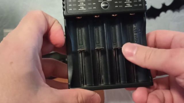Огляд зарядного пристрою Westinghouse WBC-011-CB для 4 акумуляторів з функцією Power Bank з Rozetka смотреть онлайн