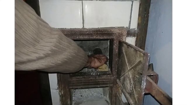 Заготовляємо і колимо дрова для розведення вогню в печі/грубці на заробітках в Польщі смотреть онлайн