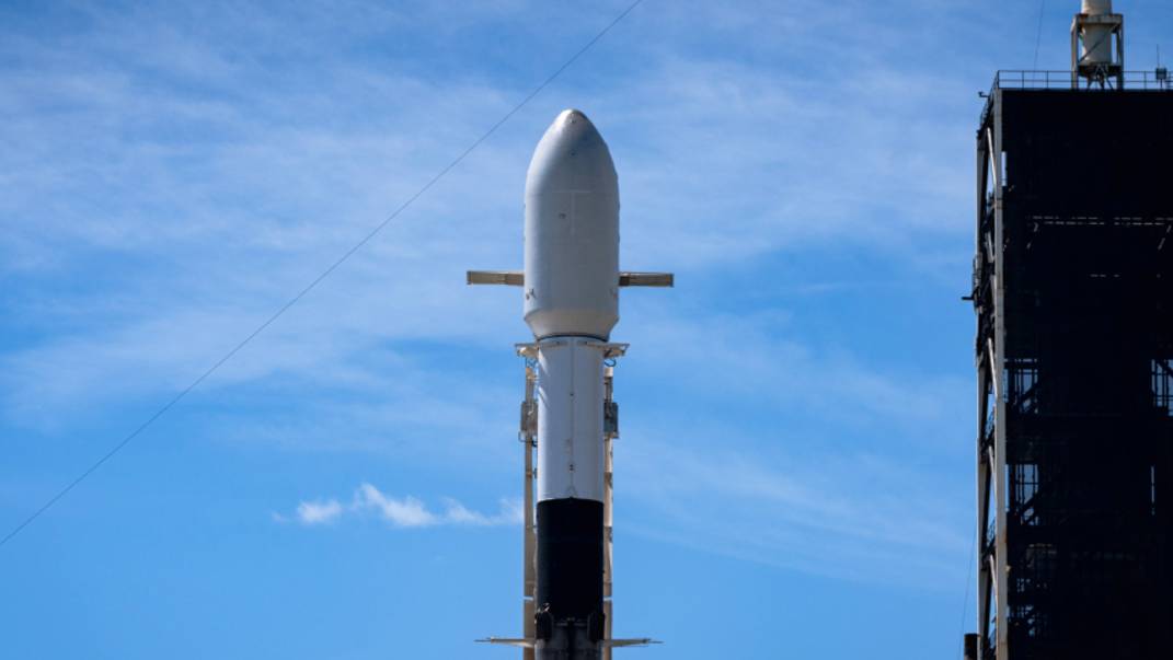 SpaceX совершит первый в истории пилотируемый полет над полюсами Земли