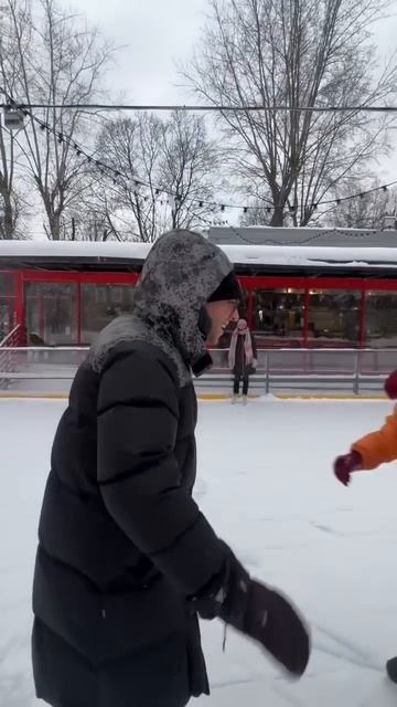 А вы умеете  кататься на коньках?⛸❄️