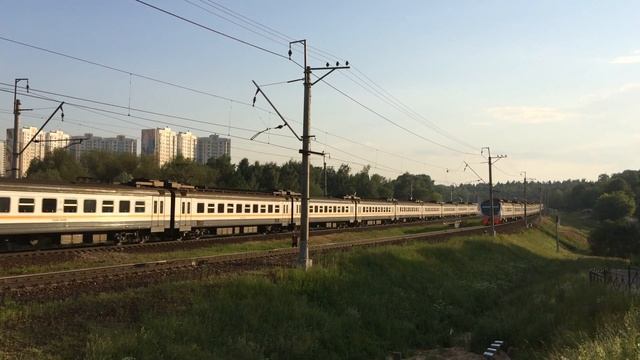 Встреча электропоездов ЭД4М-0492 и ЭД4М-0490 у платформы Переделкино! смотреть онлайн