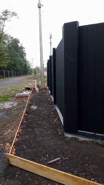 забор из эко штакетника с фальшстолбами