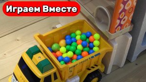 Играем в машинки ! Играем в горки с шариками ! Видео для детей ! Загружаем машинку Шариками !